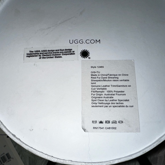 New UGG Sheepskin EarMuffs in Black - Picture 6 of 8